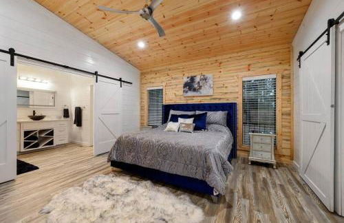 Diamond Cabin w/ jet shower & secluded back deck! - Foto 22