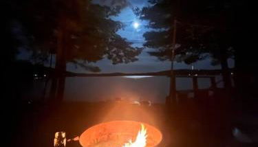 Lakefront Cottage on Brewer Lake - Foto 2