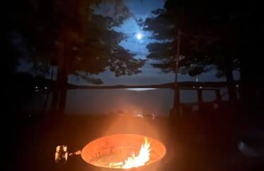 Lakefront Cottage on Brewer Lake - Foto 2