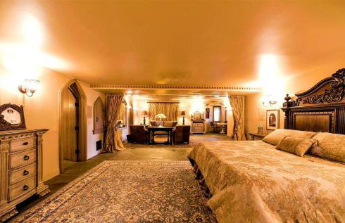 Regal Castle Suite for a Luxury Getaway to Lake George in Upstate New York - Foto 8