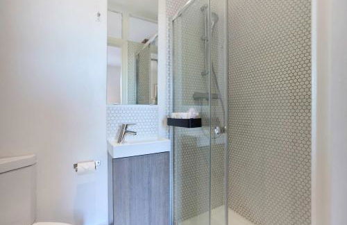 Behind the Blue Wall - Foto 26