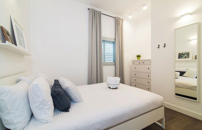 Bauhaus Boutique by TLV2rent - Photo 10