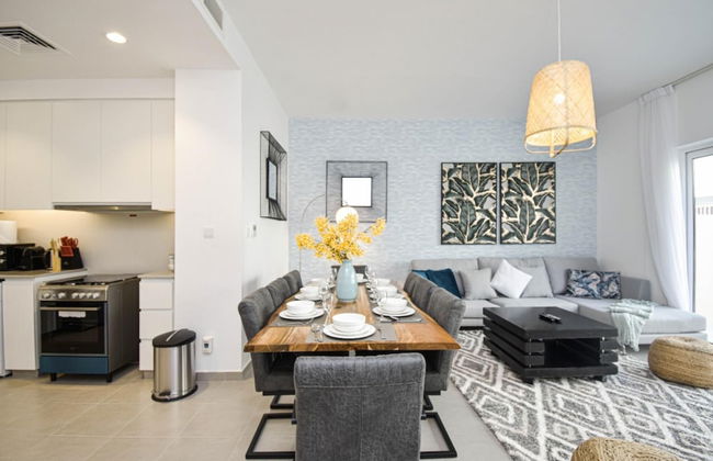 Elegant 3 BR Dubai South - Photo 35