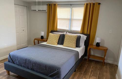 Cozy 3-bed home close to beautiful beaches. - Photo 18