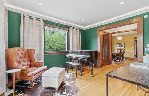 Lowry Parlour - Photo 17