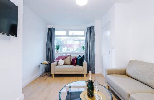 Comfy 3-BR Wirral Home | Free Parking & Wi-Fi - Foto 53