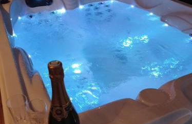 Les Charmes du Lac Gite Romantique avec jacuzzi privatif - Foto 23