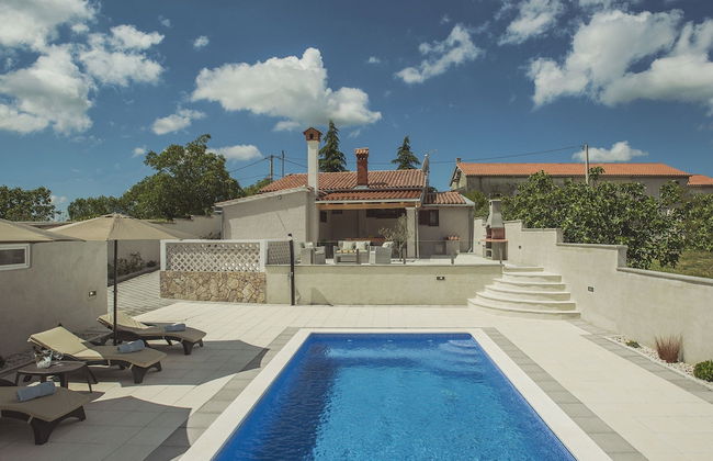 Detached House With Private Pool Near the Coast - Foto 28