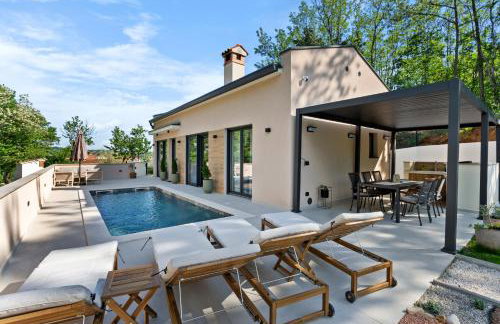 Charming Villa Harmonia with Heated pool and Indoor Jacuzzi surrounded by nature - Photo 17