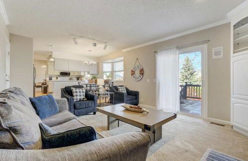 Deep Blue Spacious Escape w Hot Tub & Playground - Foto 9