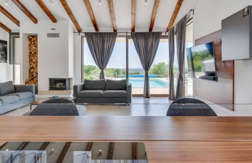 Luxury Spa Villa w Heated Pool, Jacuzzi & Sauna - Photo 15