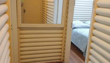 Chalé alpino em canela rs todo mobiliado com cozinha lareira split Wi-Fi 2 quartos perto do centro - Foto 4