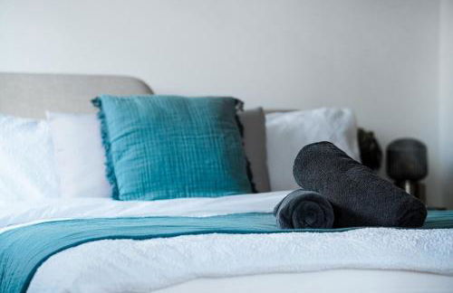 Bright 2-Bedroom Apartment with Scenic Balcony Views - Foto 8