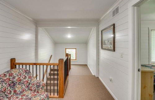 Rustic Lakefront Cabin with Dock and Fire Pit - Foto 25