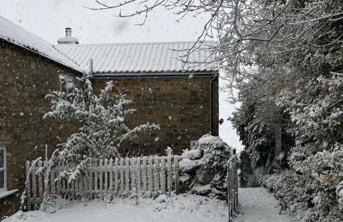 Stunning 3 Bedroom Cottage near Historic York - Photo 21