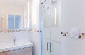 TY KREIZH - Maison neuve avec piscine proche mer - Foto 13