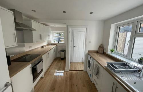 Modern, renovated 3 bed home near railway station - Foto 8