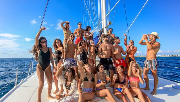 Excursão de catamarã Isla Mujeres, snorkeling, diversão, bar aberto e buffet - Foto 3