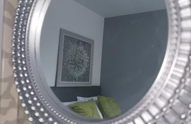 4 Bedroom Home Tameside Greater Manchester Sleeps 8 - Foto 8