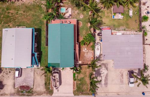 Near Beach Hot Tub Pet-Friendly - Foto 16