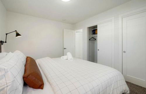 5-Bedrooms! Stylish and Modern Home, Pets Welcome! - Foto 21