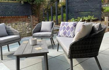 Studio Cabin Retreat with Hot Tub Sea and Downs views in Seaford with own garden - Foto 29
