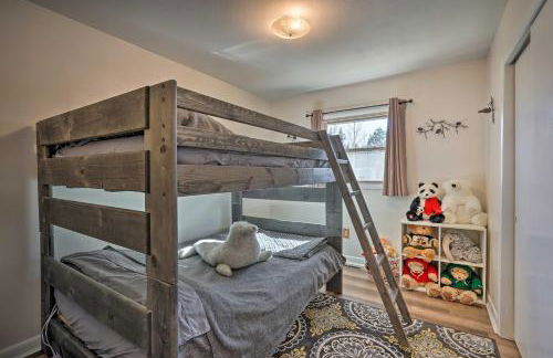 Peaceful Getaway with Private Hot Tub and Mtn Views! - Foto 18