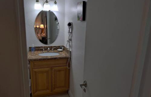 Beautiful 2-Bedroom Condo Near Universal and other Orlando Attractions, King Bed & Wi-Fi - Foto 20