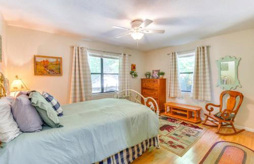 Mountain Cabin with Covered Decks and Fire Pit! - Foto 17