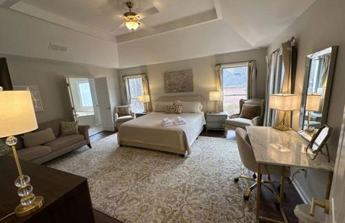 Large Luxury House, King Beds and More, Hot Tub, Theater, Fireplace, Game Room, Ping-pong, Pool Table, Air Hockey, Arcade, River, Big Kitchen, Nice Porch, Quiet, Good for Families and Large Groups, Near UGA Golf Course, Close to UGA & Stanford Stadium - Photo 53