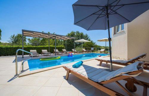 Villa Eufemia near Poreč with large garden and outdoor playground for kids - Foto 11