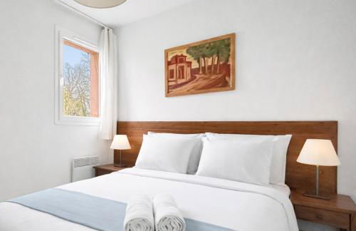 Séjour familial RDC, parking, piscine chauffée - Photo 13