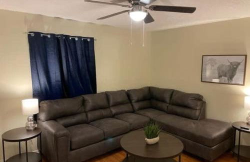 Charming 1-BR upstairs apartment near Fort Sill! - Photo 1