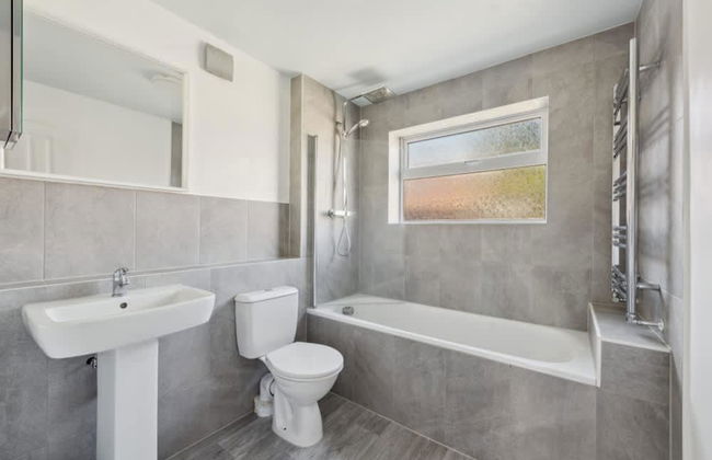 Fern House - Cosy 3 Bedroom House With Garden - Photo 6