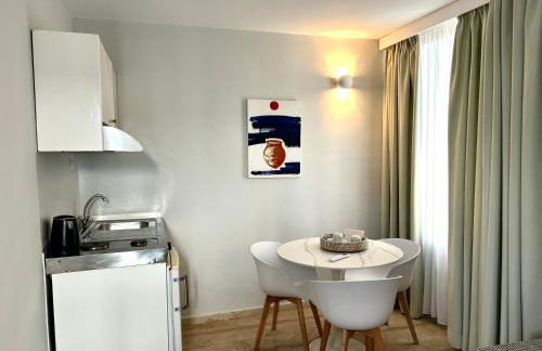 Loriet Hotel - Photo 98