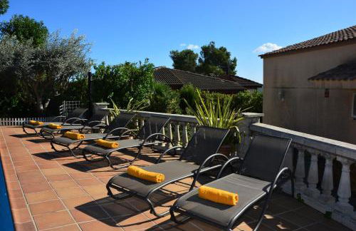 Villa Sitges Ilusión 15 minutes by car from Sitges Sleeps 16 people XXL swimming pool - Foto 2