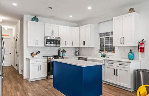 Beach House Steps away from the Boardwalk and Beach with Ocean Views in Seaside Heights! - Foto 1