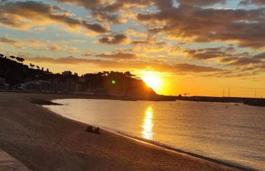 SeaHomes Vacations - Seafront Mediterranean Ap & PKG - Foto 14