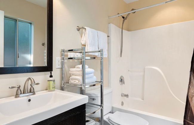 The Palms- Pool Jacuzzi and Pet Friendly - Photo 23