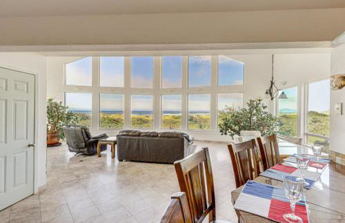 Oceanfront Castle with Hot Tub and Game Room - Foto 15