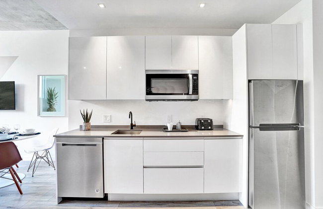 Design District Suites - Photo 67