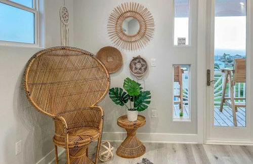 Walk to Crystal Beach Chic Family Retreat with Deck - Foto 7