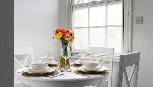 Central Stamford Apartment with private parking - Foto 3