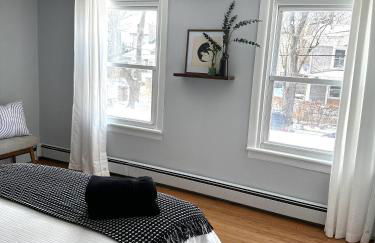 Hot Tub, 2 Blocks to Downtown Saugerties, Sleeps 8 - Foto 3