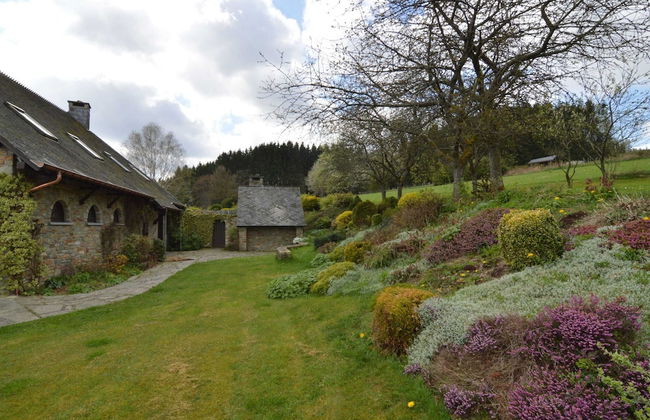 Hillside Retreat With Pond - Photo 29