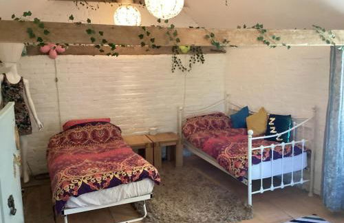 The Eclectic Coach House - Photo 16