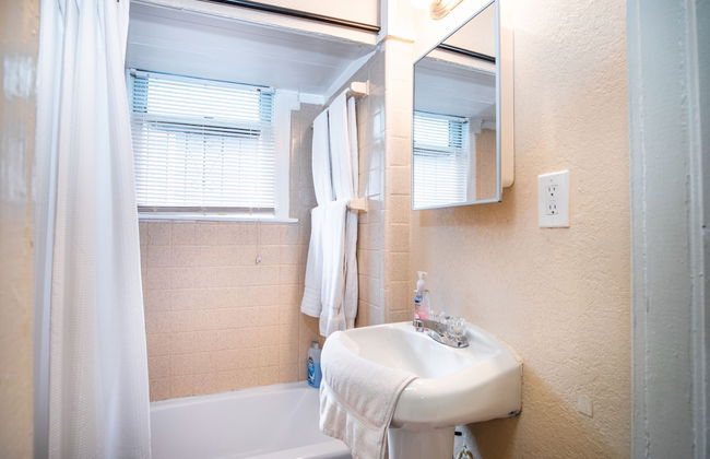 Cozy 2br/1ba Near Downtown Sleeps 8 - Foto 21