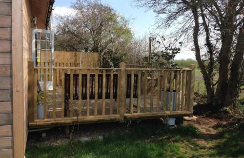 Off grid chalet . HOT TUB & SAUNA. Kid friendly. - Photo 21