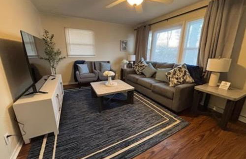 Charming 3 bed 1 story Home near Naval Base - Foto 3