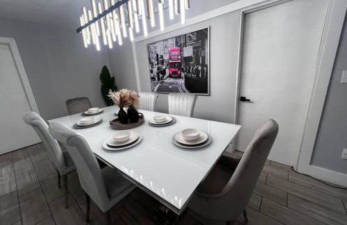 Luxurious Westchester Home Near Miami Clinics - Photo 70